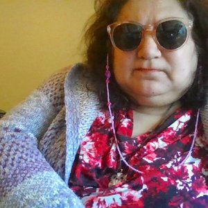 curvy/boho lady after long day of shopping